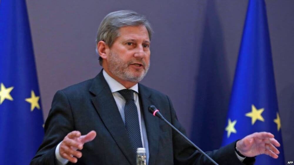 Commissioner for European Neighbourhood Policy and Enlargement Negotiations Johannes Hahn addresses the media after the European Union (EU) - Turkey ministerial political dialogue meeting at Ankara Palace in Ankara on January 25, 2016. / AFP PHOTO / ADEM ALTAN
